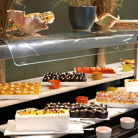 Luxury Premium Finese فندق *